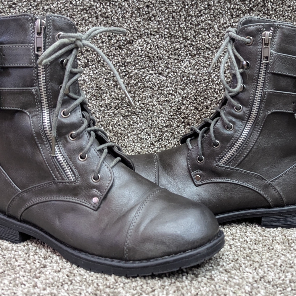 Raider Dark Grey Women's Boots Buckle Zip Laces Hot Cakes Size 9W